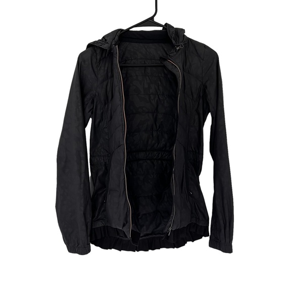 RARE:Lululemon Spring Fling Puffy Windbreaker Animal Swirl Embossed Black Size 4 - Picture 9 of 14